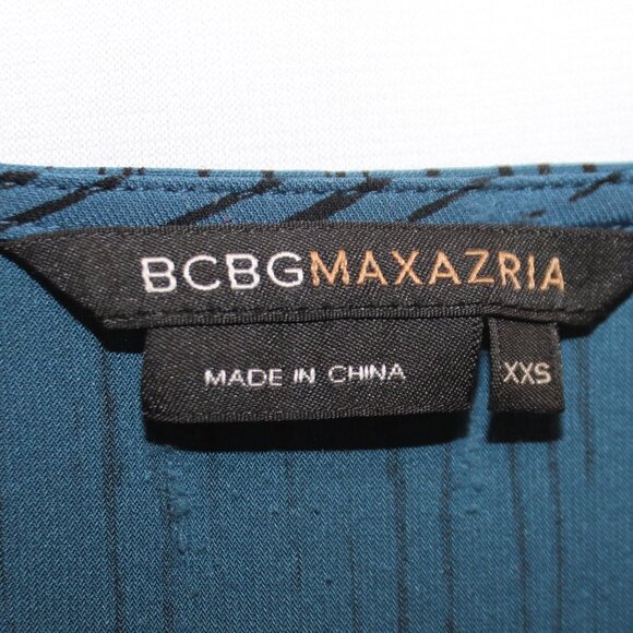 BCBGMaxAzria Cap Sleeve V-Neck Dress w/Matching Trim - Picture 16 of 16